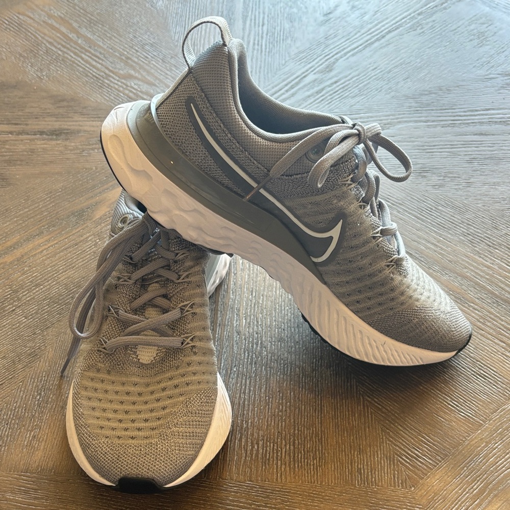 Nike Gray Women’s Athletic Sneakers Size 7.5